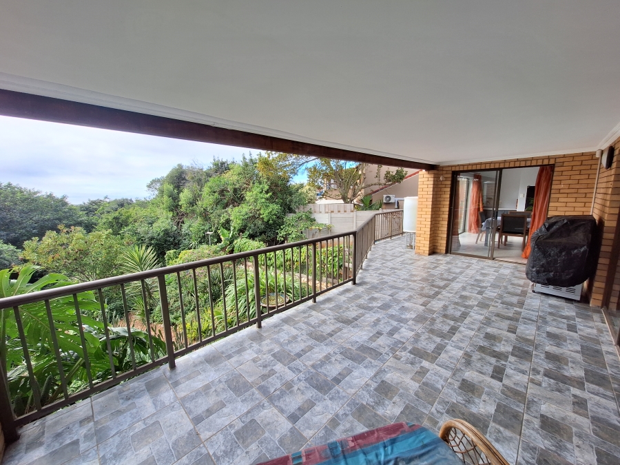 4 Bedroom Property for Sale in Wavecrest Eastern Cape